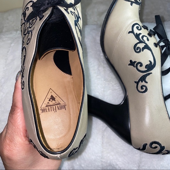 John Fluevog embroider close toe shoe size 7 1/2 - Picture 6 of 16